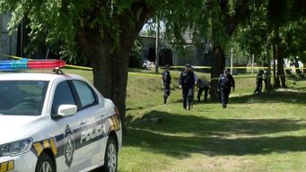 asesinaron a un hombre en maldonado; la victima estaba herida de punaladas en la via publica