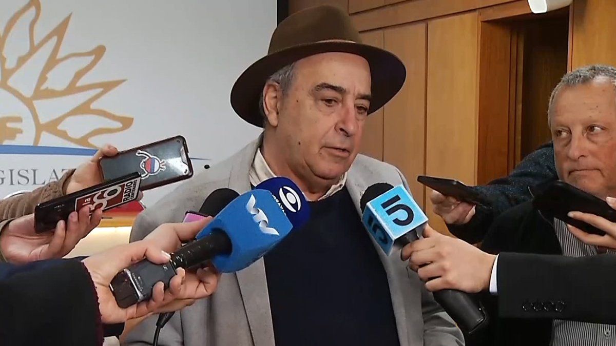 Fratti defendió compra de María Dolores y respaldó a Colonización; para la oposición, falta un plan claro para la estancia