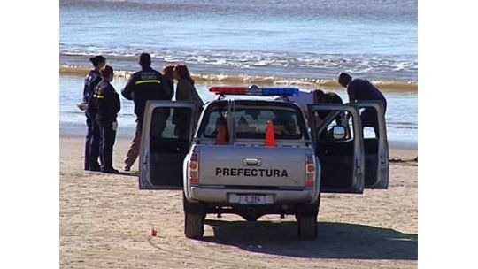 Mujer fugó con sus hijos y falleció; ahora buscan a los niños