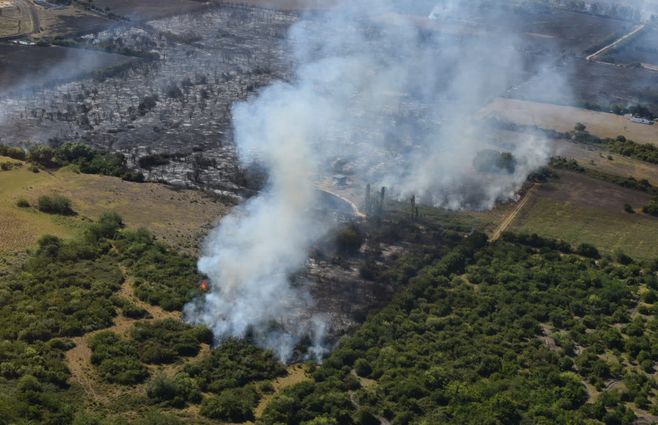 Foto cedida a Subrayado. Vista aérea de parte del predio incendiado, en la zona rural de Santa Lucía.&nbsp;