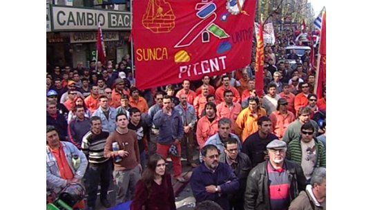 Miles de obreros marcharon por la ley de responsabilidad patronal