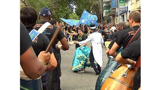Llamadas 7.000 millones: Montevideo esperó a puro candombe