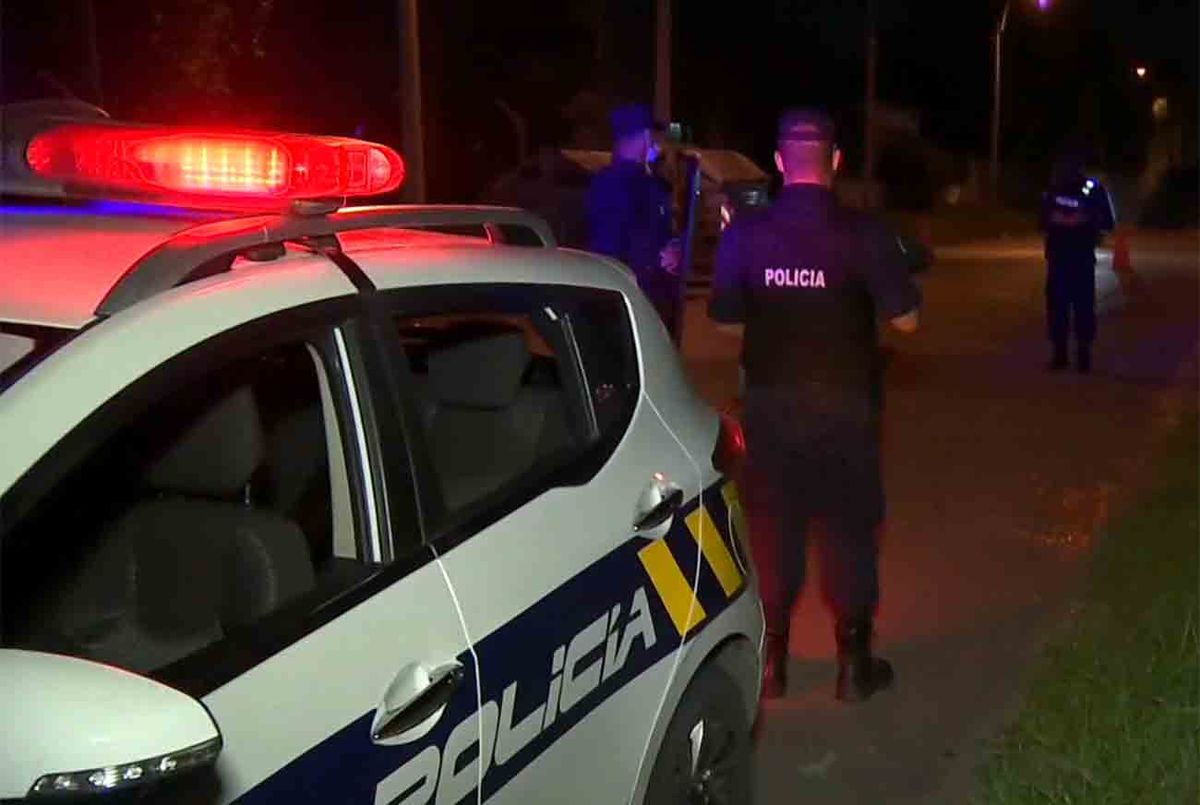 Un joven de 21 años recibió un disparo en el abdomen mientras lavaba su auto en Maroñas