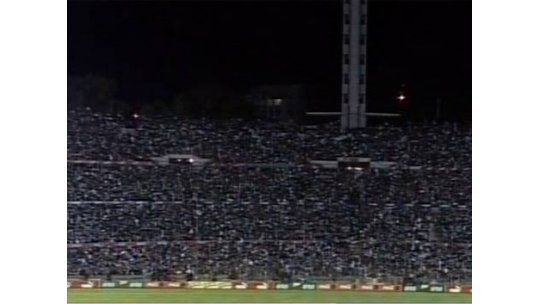 Incidentes en Estado Centenario; botellazos, heridos y descontrol