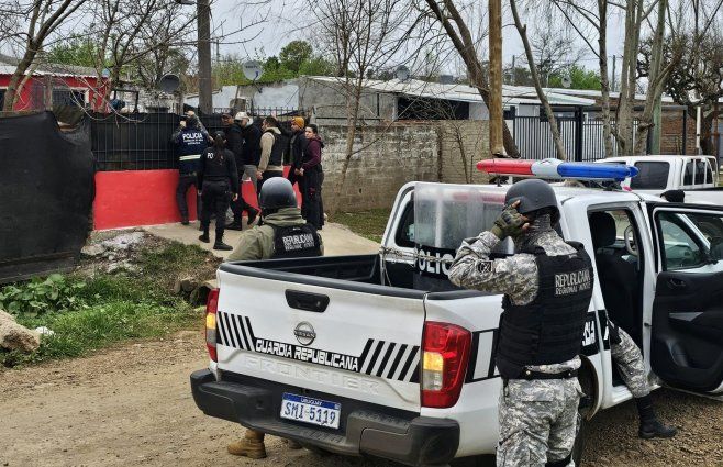 Foto: Subrayado. Allanamiento en la vivienda de un sospechoso por el homicidio, en Salto.