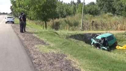 un hombre de 35 anos murio cuando su vehiculo impacto contra un desagüe