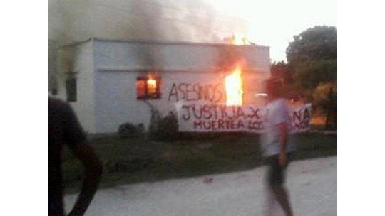 Incendiaron las casas de los procesados por crimen de Daiana