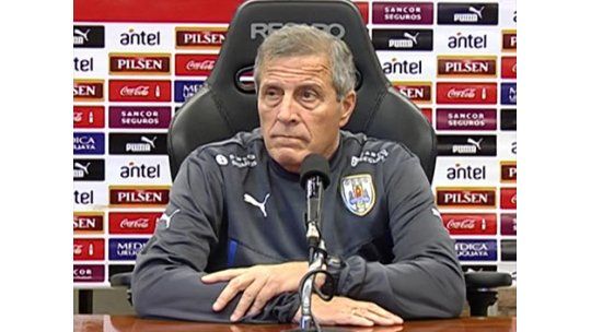 Tabárez mantendrá en secreto la alineación hasta último momento
