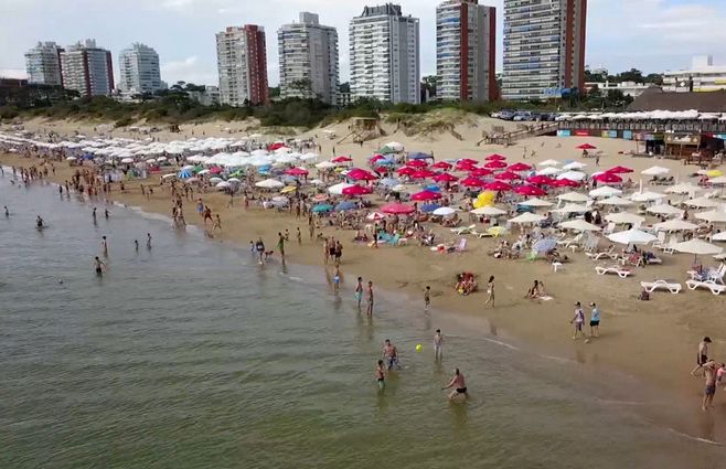 PLaya-punta-del-este-enero-2020.jpg
