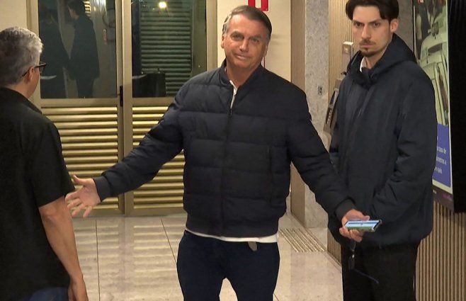 Foto: AFP. Jair Bolsonaro en prisión domiciliaria preventiva.