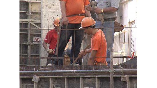 Paro en la construcción de 9 a 13 horas y reunión con Mujica