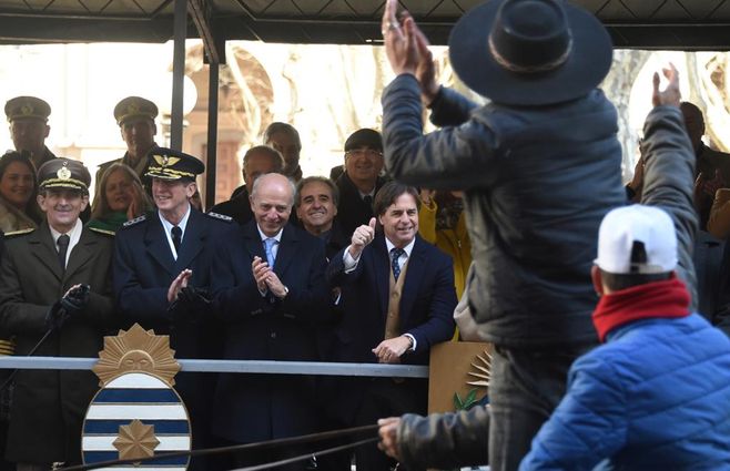 Lacalle Pou en el acto por la Jura de la Constitución. Foto: Dante Fernández, FocoUy.