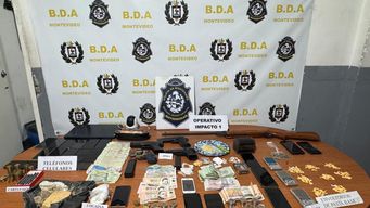 allanamientos en la comercial: nueve detenidos y drogas, armas, municiones y casi 2 millones de pesos incautados