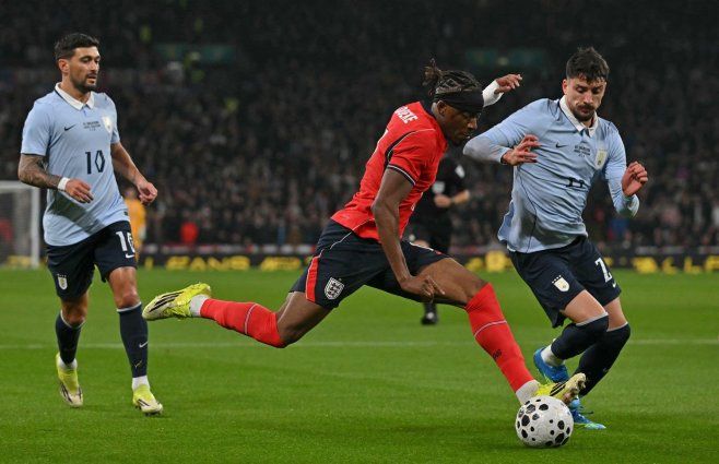 Foto: AFP. Joaquín Piquerez sufrió lesión en el partido ante Inglaterra.