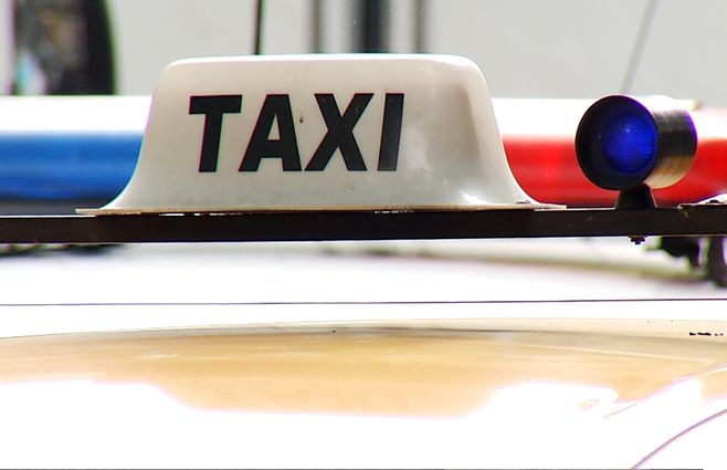 taxi-generico-y-policia