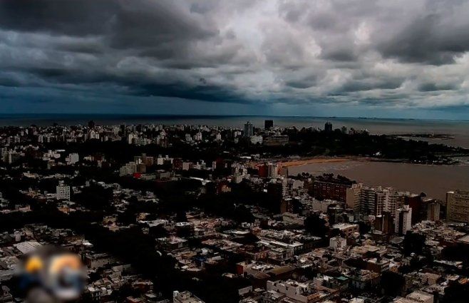 Foto: canal 10. Imagen aérea de Montevideo, sobre la hora 9:00 de este lunes.