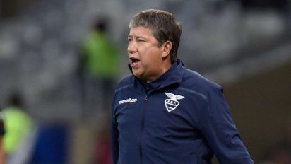 despiden a bolillo gomez de ecuador y 6 jugadores al borde de la expulsion por borrachera
