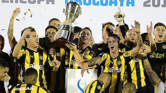 Jugadores de Peñarol piden disculpas a Nacional por canciones violentas
