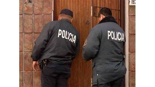 Investigan presunto soborno a policías para detener a un inocente
