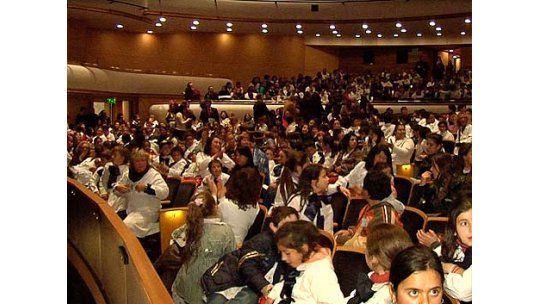 Hansel y Gretel para 1000 alumnos de escuelas rurales en el Sodre