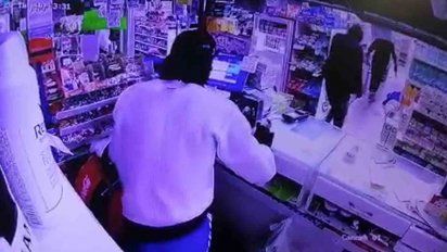 seis delincuentes armados rapinaron un supermercado de carrasco norte