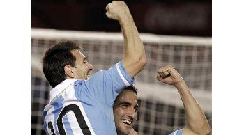 Con tres de Higuaín y uno de Messi, Argentina goleó a Chile