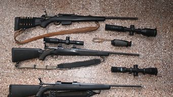 imputaron a un hombre por el homicidio de otro durante una caceria en flores; debe cumplir arresto domiciliario