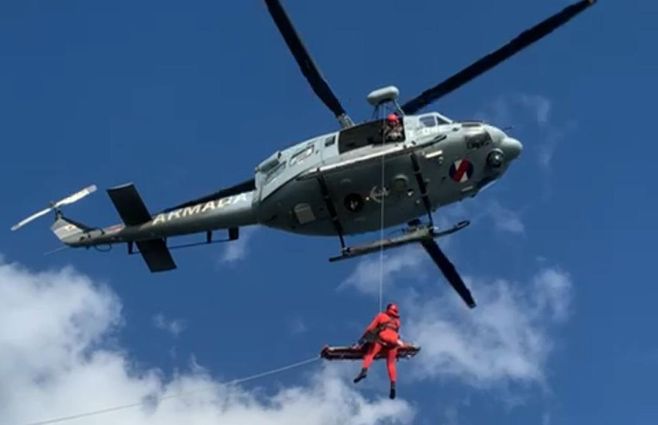 rescate-armada-helicóptero-buque.jpg