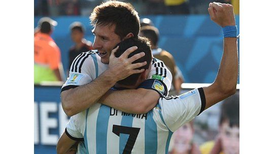 Argentina pasó a cuartos sufriendo, con gol al final del alargue