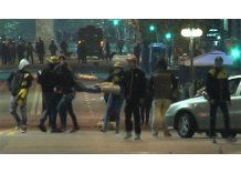 Incidentes y destrozos en 18 de julio tras los festejos de Peñarol
