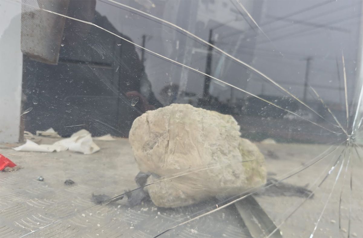Daños con un cascote e intento de robo a un cajero automático en ciudad 18 de Mayo en Canelones
