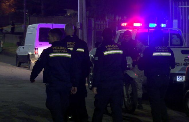 Foto: Subrayado. La Policía llegó al lugar del crimen, pasadas las 17:15 horas.