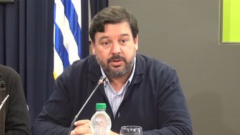 apercibimiento y conducta impropia: partido colorado se expidio sobre adrian pena