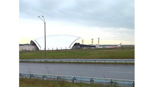 Humo en avión activó sistema de emergencia del Aeropuerto