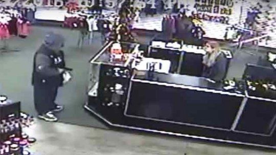 asalto sex shop california