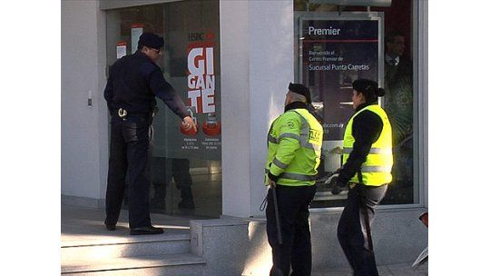 Guardia y policía del banco HSBC a Cárcel Central por hurto