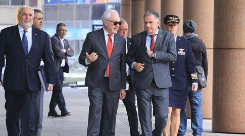 Canciller Mario Lubetkin y presidente Orsi este lunes a la salida de Torre Ejecutiva. Foto: FocoUy