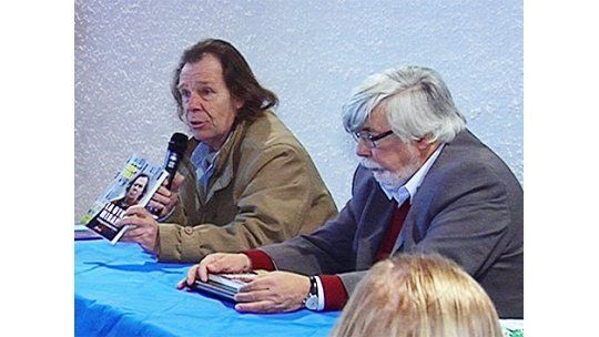 “Nano” Folle presentó su libro “La otra mirada”, en Comcar