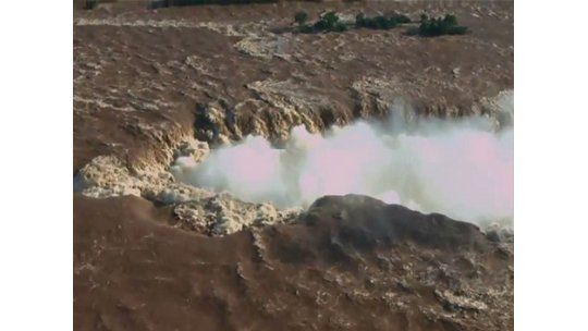Histórica crecida de Río Iguazú afecta en Paraguay y Argentina