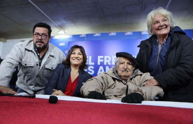 Alejandro Sánchez, Blanca Rodríguez, Pepe Mujica y Lucía Topolansky. Foto: Foco UY