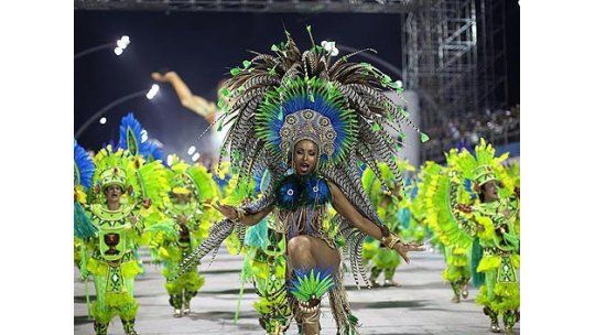 Brasil se entrega de lleno a su multitudinario carnaval