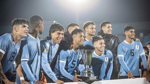 La selección uruguaya sub-20 enfrenta a Brasil en busca del título