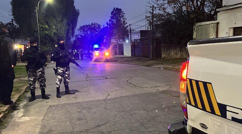 Una mujer de 21 años murió y un hombre de 29 está grave tras ser heridos de bala en un tiroteo en La Teja
