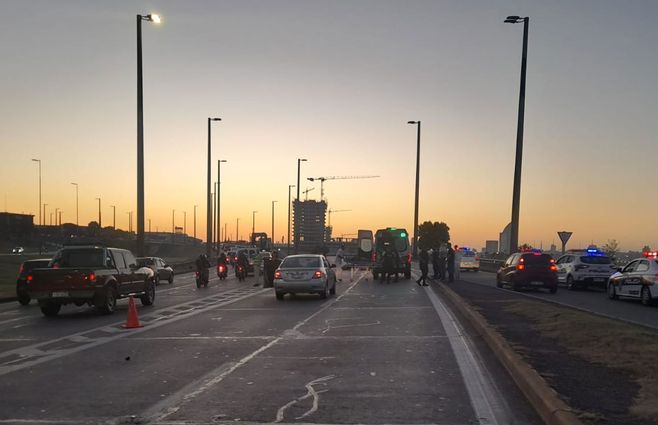 Siniestro de tránsito fatal en los accesos a Montevideo. Foto: Policía Caminera.