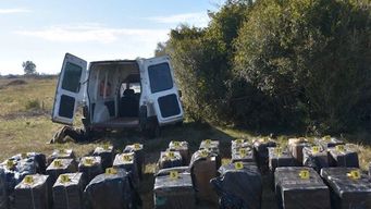 dos detenidos en salto por ingresar contrabando en una embarcacion por el rio uruguay