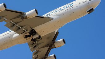 funcionarios paraguayos apartados de sus cargos por aterrizaje de avion