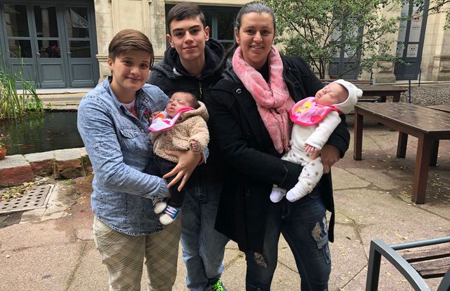 Fernanda y Karina con Julieta y Belén. Con ellas, el hijo de 15 años de Fernanda.&nbsp;