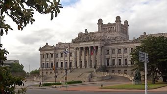 oficialismo suspendio espectaculo por los 100 anos del palacio legislativo: oposicion cuestiono cifra y cosse respondio