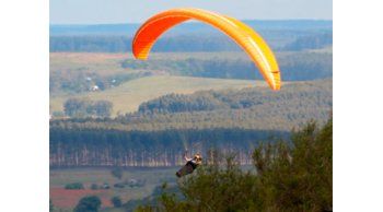 Adrenalina en el verano: parapente desde el Cerro de los Cuervos