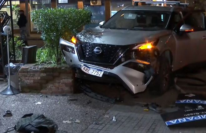 Persecución policial en Pocitos terminó en siniestro: un delincuente huyó y otro sufrió traumatismos graves
